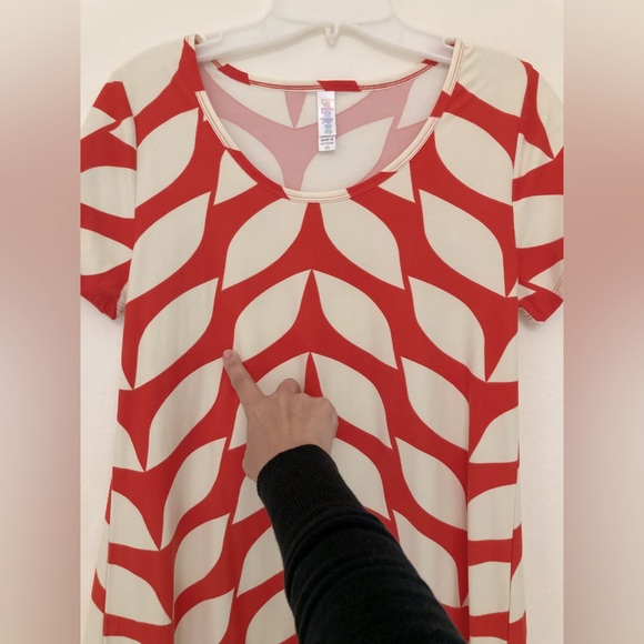 LuLaRoe Classic T — size XS — coral & cream leaf print - Picture 7 of 9